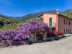 Exterior - "PESCO" - Equipped suite on the first floor, with small balcony. (Levanto)