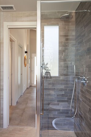 Shower, hair dryer, bidet - "PALMA" - Apartment on the first floor, with small balcony. (Levanto)