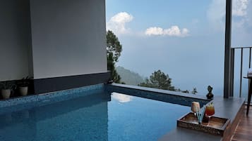 Club Room | Egyptian cotton sheets, premium bedding, down comforters, pillowtop beds