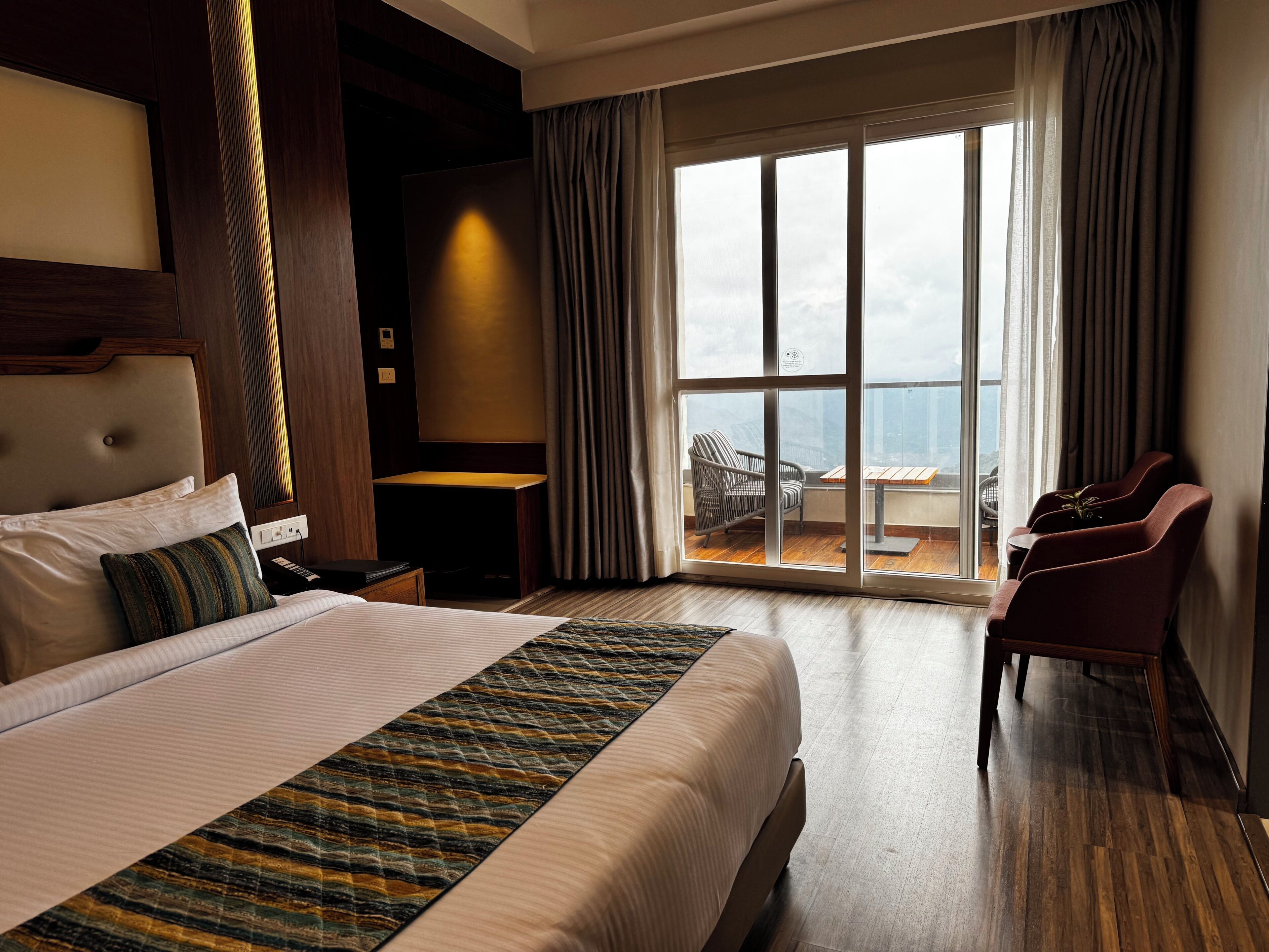 Presidential Room | Egyptian cotton sheets, premium bedding, down comforters, pillowtop beds