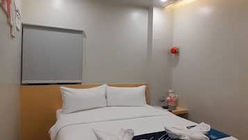 Grand Room | 1 bedroom, hypo-allergenic bedding, desk, free WiFi