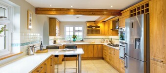 Croft House Sleeps 14 Country Views & HOT TUB