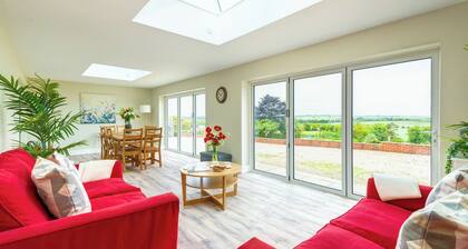 Croft House Sleeps 14 Country Views & HOT TUB