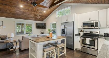 Greenwood Cottage | Hot Tub + Close to Downtown