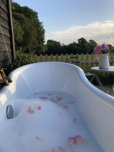Shepherd Hut in Private Meadow With Outdoor Bath