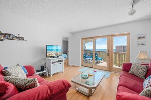 电视、桌上足球、乒乓球、书