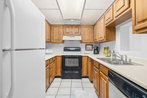 冰箱、微波炉、烤箱、炉灶