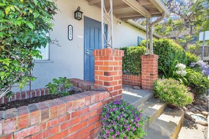 Exterior detail - Sunset Cottage in La Jolla Shores - New Listing (La Jolla)