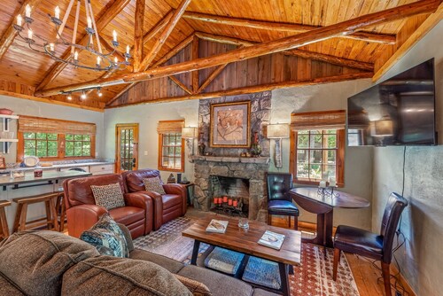 Garden Cottage-historic cottagew/hot tub