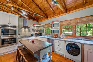 Fridge, microwave, oven, coffee/tea maker