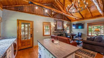 Smart TV, fireplace