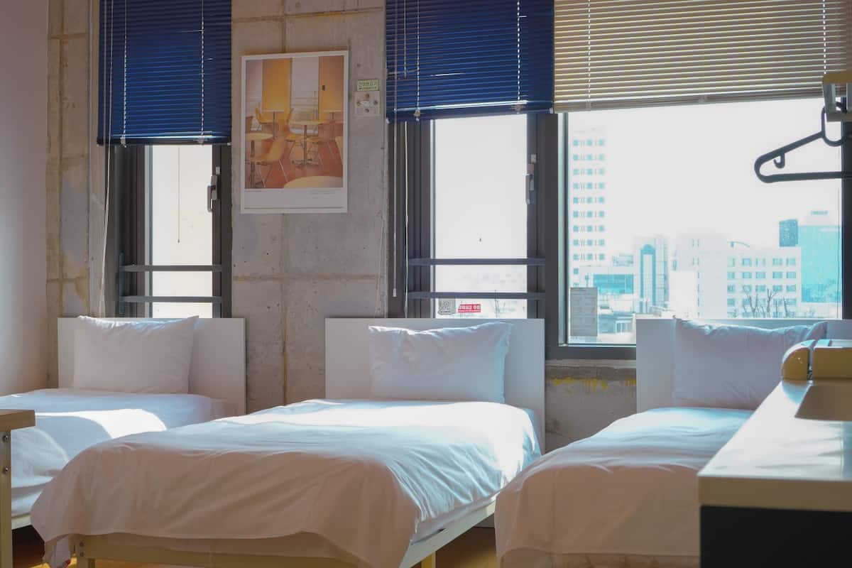 Stitch Superior Triple | Premium bedding, desk, laptop workspace, soundproofing