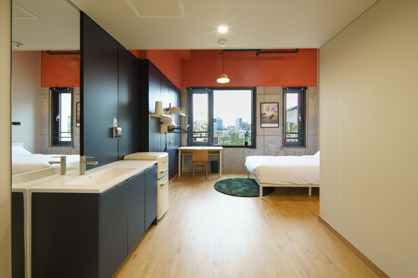 Deluxe Double Room | Premium bedding, desk, laptop workspace, soundproofing - Localstitch Creator Town Seogyo (Seoul)