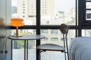 스탠다드 더블룸 | 고급 침구, 책상, 노트북 작업 공간, 방음 설비