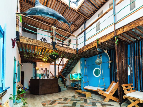 ฝ่ายต้อนรับ