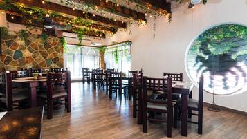 Se sirven desayunos, comidas, cenas y cocina mexicana