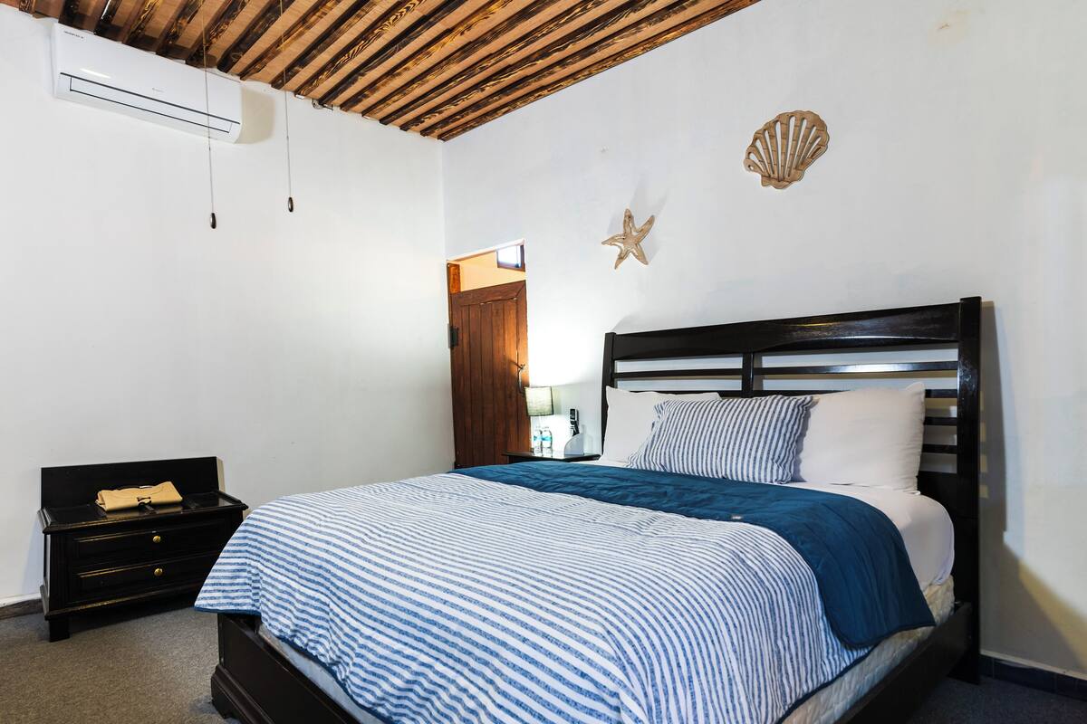 Standard Room | Desk, soundproofing, free WiFi, bed sheets