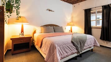 Habitación superior | 1 dormitorio, escritorio, sistema de insonorización y wifi gratis
