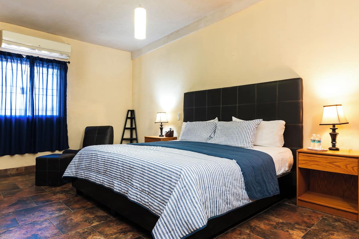 Deluxe Apartment, 2 Bedrooms | Desk, soundproofing, free WiFi, bed sheets