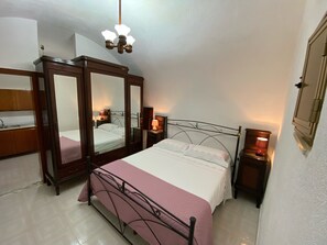 2 bedrooms, iron/ironing board, free WiFi, bed sheets - Pajara alle Macchie: A Fascinating Return to Roots in the Heart of Salento. (Torre Vado)