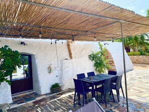 Outdoor dining - Pajara alle Macchie: A Fascinating Return to Roots in the Heart of Salento. (Torre Vado)