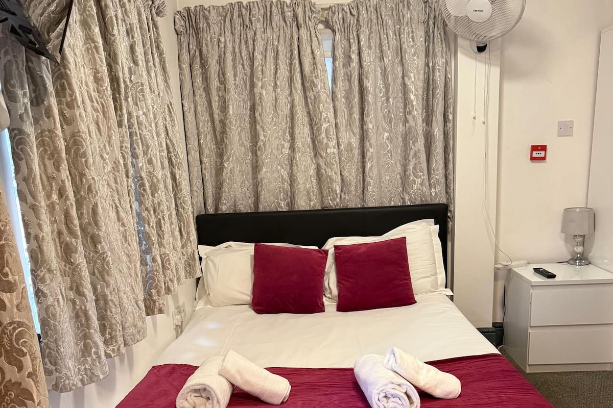 Desk, iron/ironing board, free WiFi, bed sheets