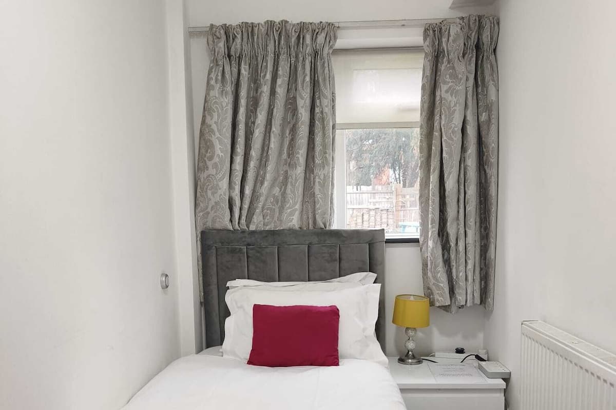 Desk, iron/ironing board, free WiFi, bed sheets