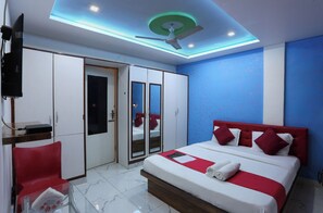 Superior Room | 1 bedroom, desk, laptop workspace, iron/ironing board - Hotel Dream inn (Mumbai)