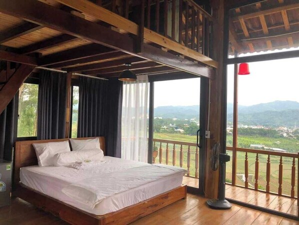 9 bedrooms, WiFi, bed sheets