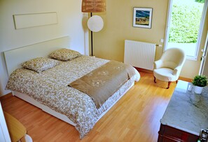 7 camere, una cassaforte in camera, una scrivania, ferro/asse da stiro