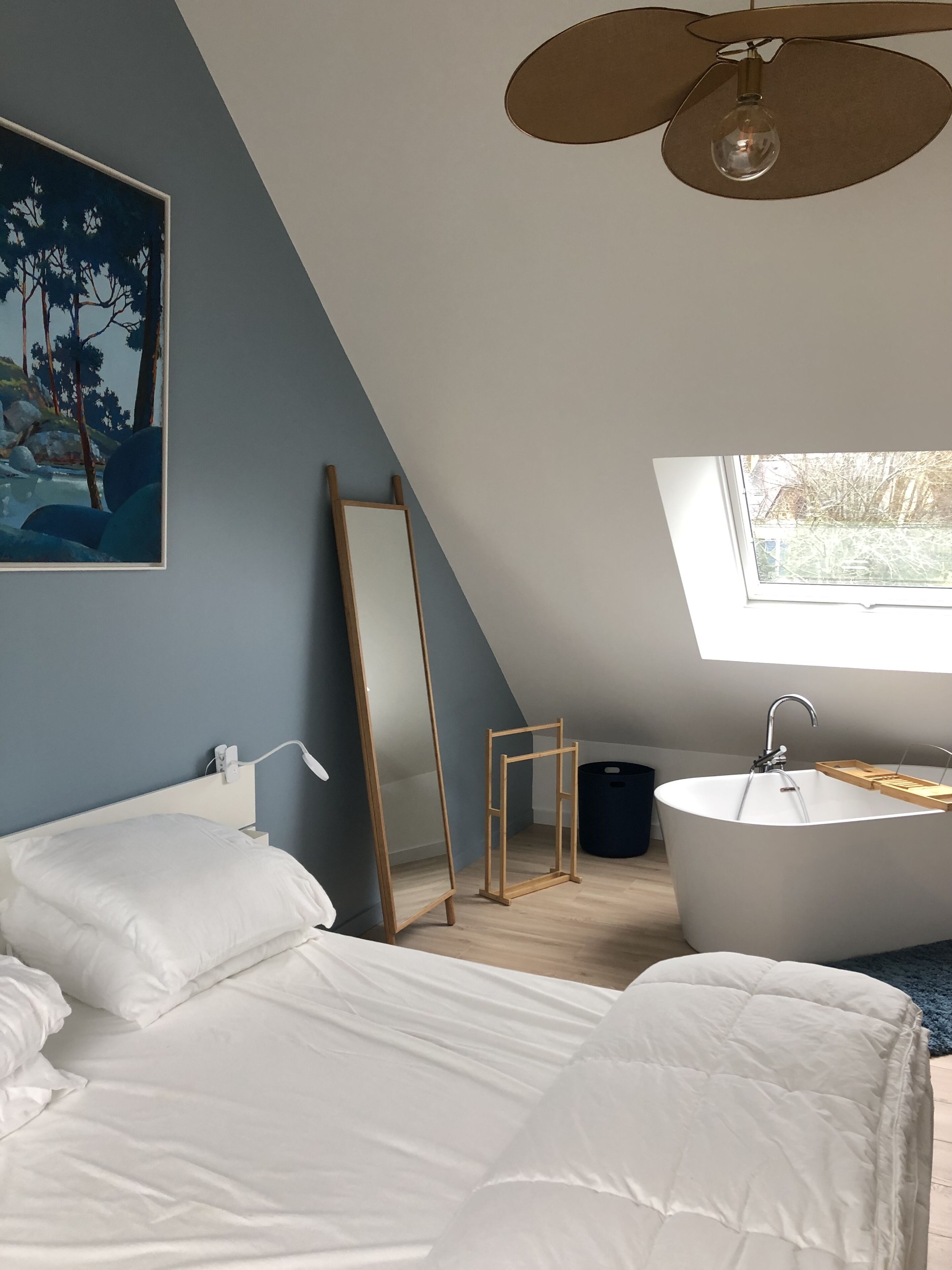 7 chambres, coffres-forts dans les chambres, bureau