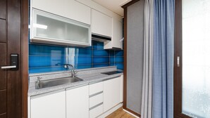 Basic Room, 2 Bedrooms (101) | 1 bedroom, WiFi (free) - Sokcho Modnie Pension (Sokcho)
