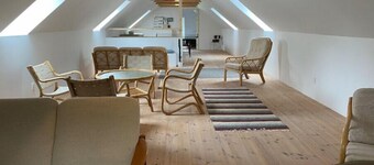 The lodge - holiday, party, course. Sleeps 33.
