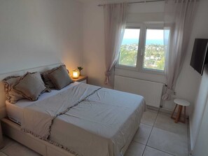 3 bedrooms, iron/ironing board, WiFi, bed sheets - Beautiful Villa with gorgeous seaviews, close to the centre andbeaches of Denia. (Denia)