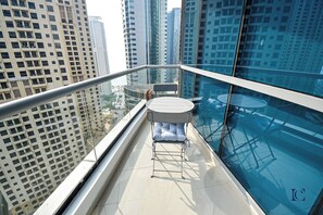 Estudio estándar, vista a la marina, frente al mar | Balcón