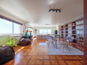 Smart TV, video games, DVD player, stereo - Exclusive Oceanfront Villa in Arrabida Natural Park with Heated Pool (Setúbal)