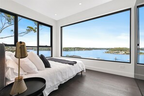 4 Schlafzimmer, Schreibtisch, Bügeleisen/Bügelbrett, Reisekinderbett