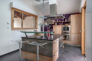 Refrigerador, microondas, horno y lavavajillas 