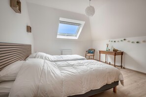 4 bedrooms, iron/ironing board, free WiFi