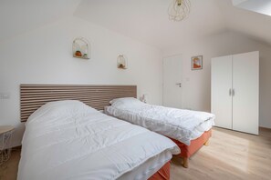 4 chambres, fer et planche à repasser, accès au Wi-Fi (inclus)