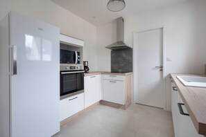 Réfrigérateur, micro-ondes, four, lave-vaisselle