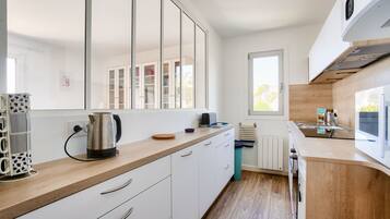 Réfrigérateur, micro-ondes, four, lave-vaisselle