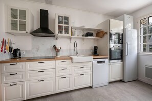 Fridge, microwave, oven, dishwasher