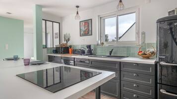 Fridge, microwave, oven, dishwasher