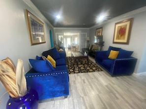 Smart-TV, Kamin, Drucker