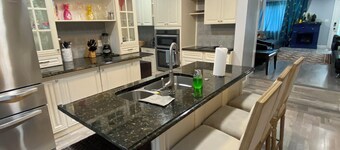Private Pool, Gazebo, Firepit, and Hot Tub. Optional Guest Suite