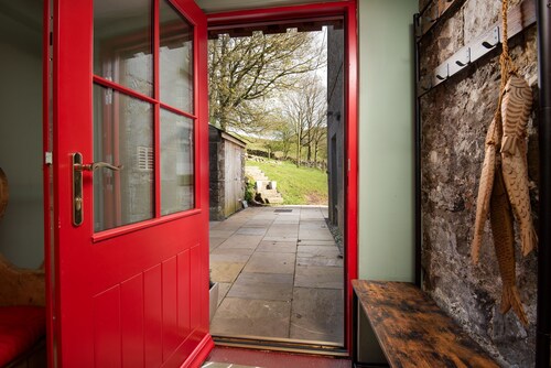 Walltown Farm Cottage - sleeping 6+2 in 3 bedrooms