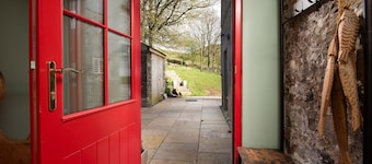 Walltown Farm Cottage - sleeping 6+2 in 3 bedrooms