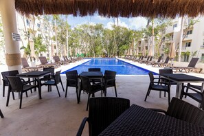 Outdoor pool - Comfy Apartment By Yeah (Playa del Carmen)