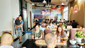 Quầy tiếp tân